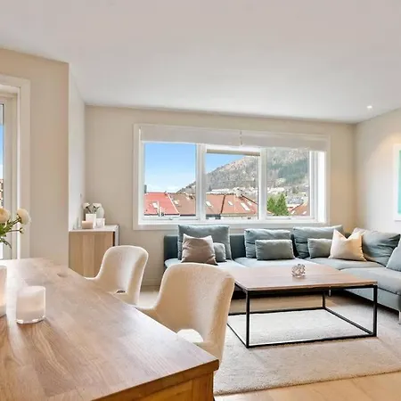 Scandinavian Style Apartement! Balcony And Stunning Views! Apartman